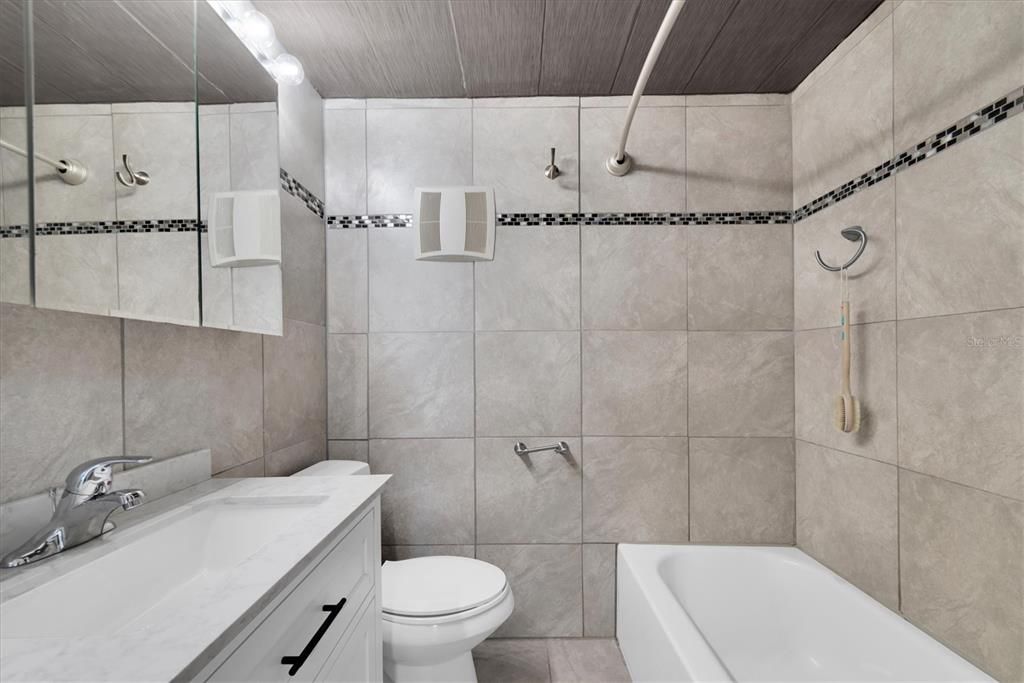 For Sale: $379,900 (3 beds, 1 baths, 1390 Square Feet)