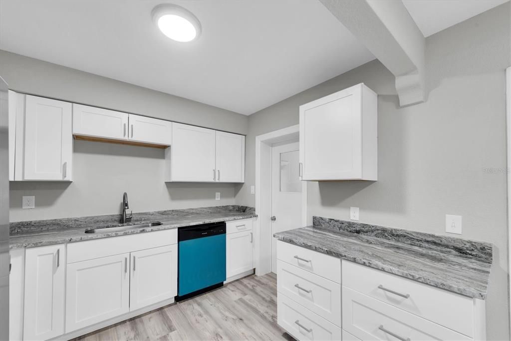 For Sale: $379,900 (3 beds, 1 baths, 1390 Square Feet)