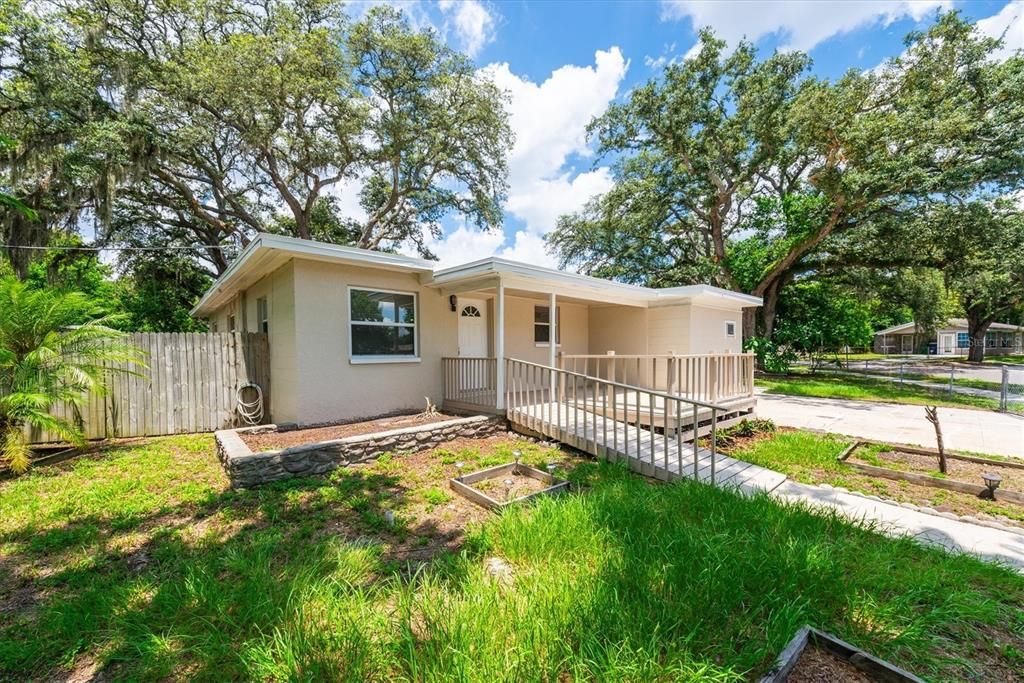 For Sale: $379,900 (3 beds, 1 baths, 1390 Square Feet)