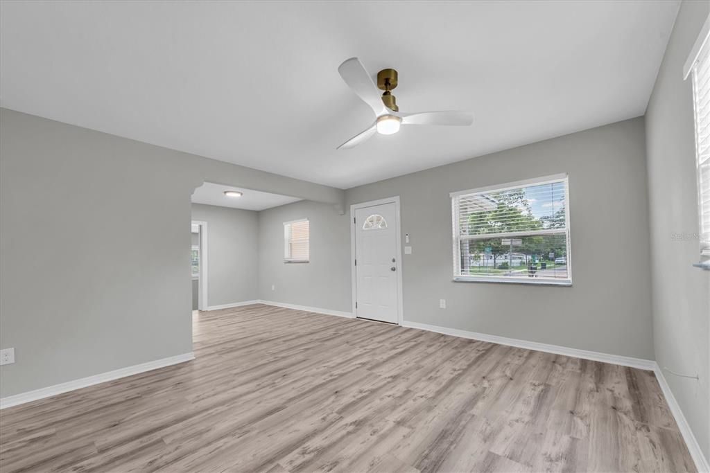 For Sale: $379,900 (3 beds, 1 baths, 1390 Square Feet)