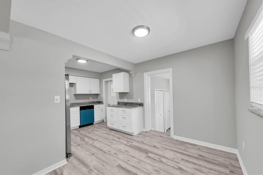 For Sale: $379,900 (3 beds, 1 baths, 1390 Square Feet)
