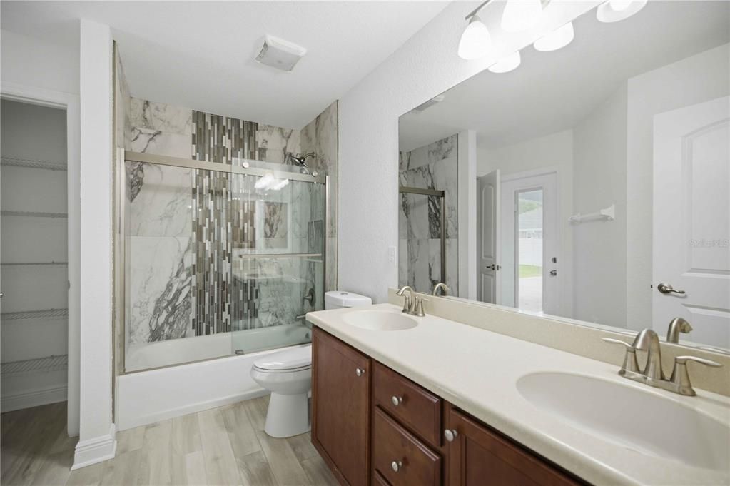 For Sale: $388,999 (4 beds, 2 baths, 2346 Square Feet)