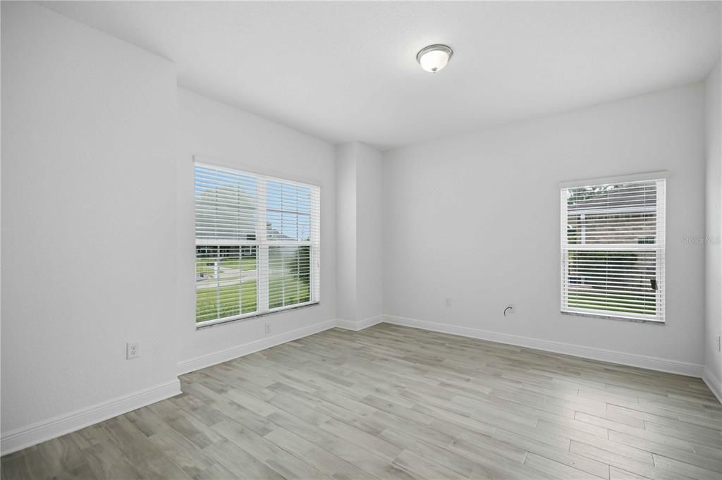 For Sale: $388,999 (4 beds, 2 baths, 2346 Square Feet)