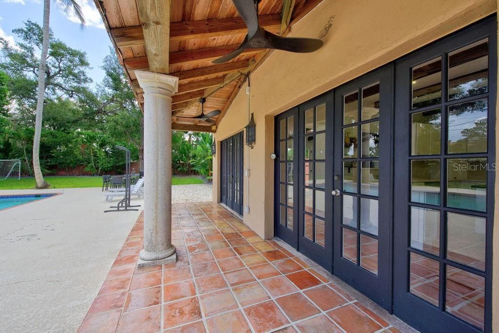 For Sale: $1,250,000 (4 beds, 3 baths, 2320 Square Feet)