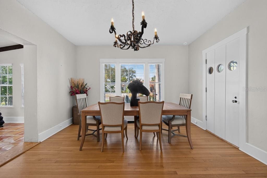 For Sale: $1,250,000 (4 beds, 3 baths, 2320 Square Feet)