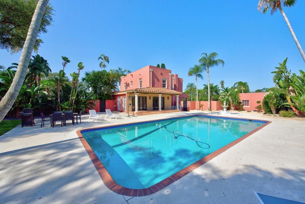 For Sale: $1,250,000 (4 beds, 3 baths, 2320 Square Feet)