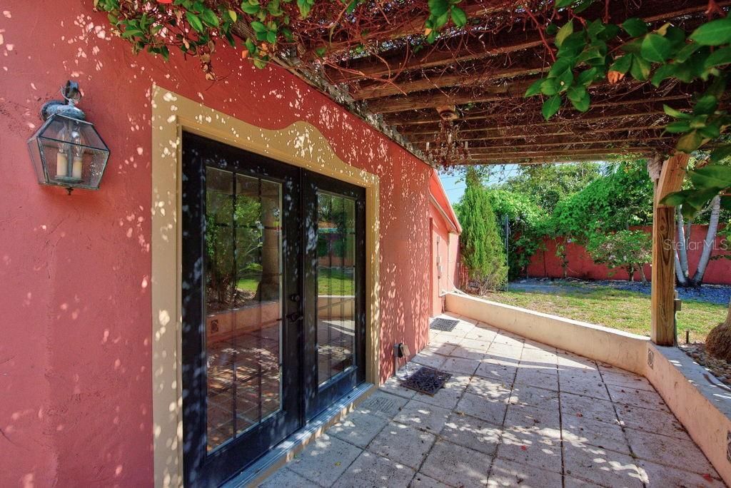 For Sale: $1,250,000 (4 beds, 3 baths, 2320 Square Feet)