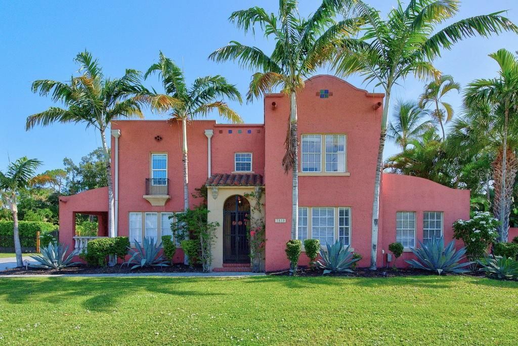 For Sale: $1,250,000 (4 beds, 3 baths, 2320 Square Feet)