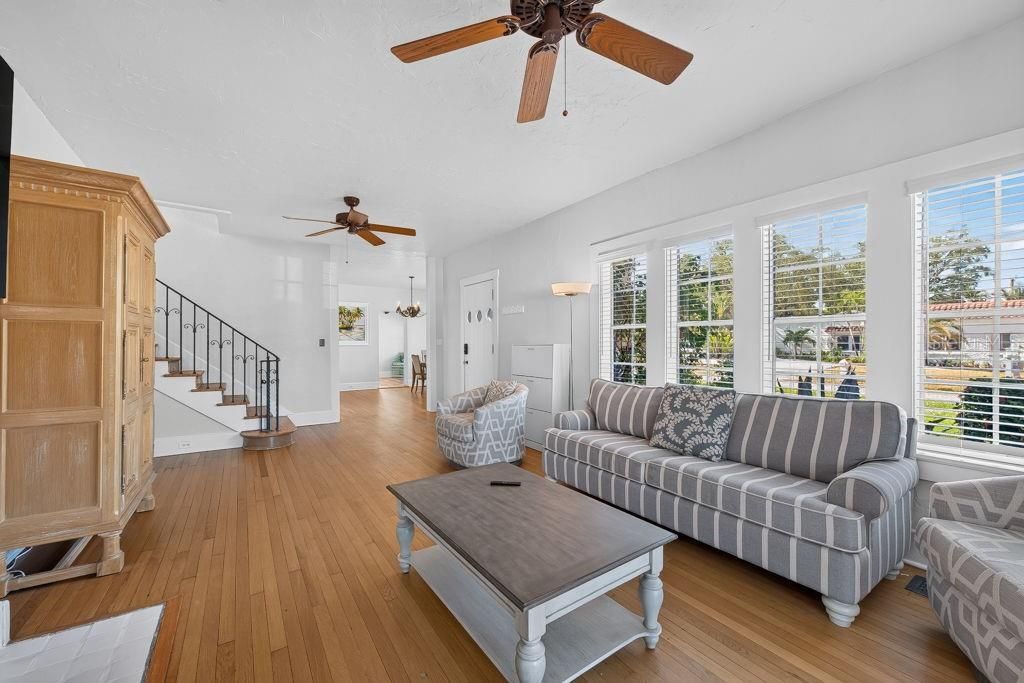 For Sale: $1,250,000 (4 beds, 3 baths, 2320 Square Feet)