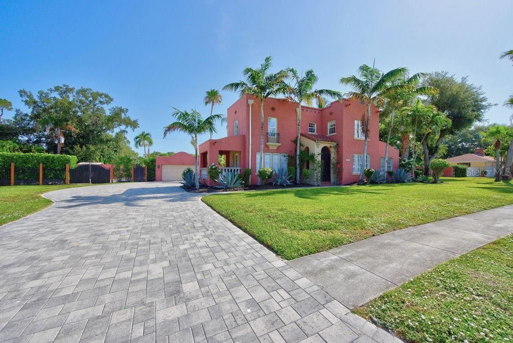 For Sale: $1,250,000 (4 beds, 3 baths, 2320 Square Feet)