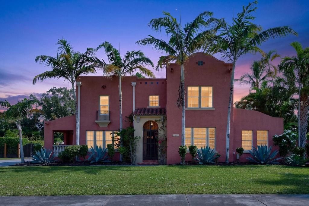 For Sale: $1,250,000 (4 beds, 3 baths, 2320 Square Feet)