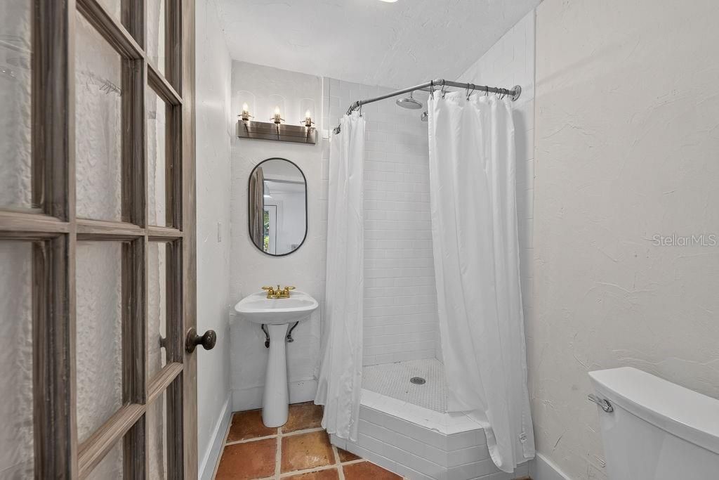 For Sale: $1,250,000 (4 beds, 3 baths, 2320 Square Feet)