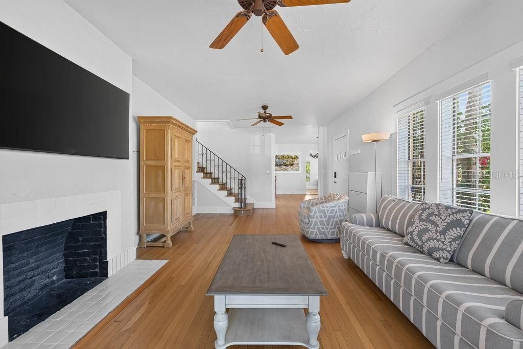 For Sale: $1,250,000 (4 beds, 3 baths, 2320 Square Feet)