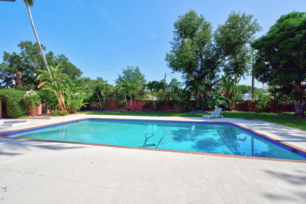 For Sale: $1,250,000 (4 beds, 3 baths, 2320 Square Feet)