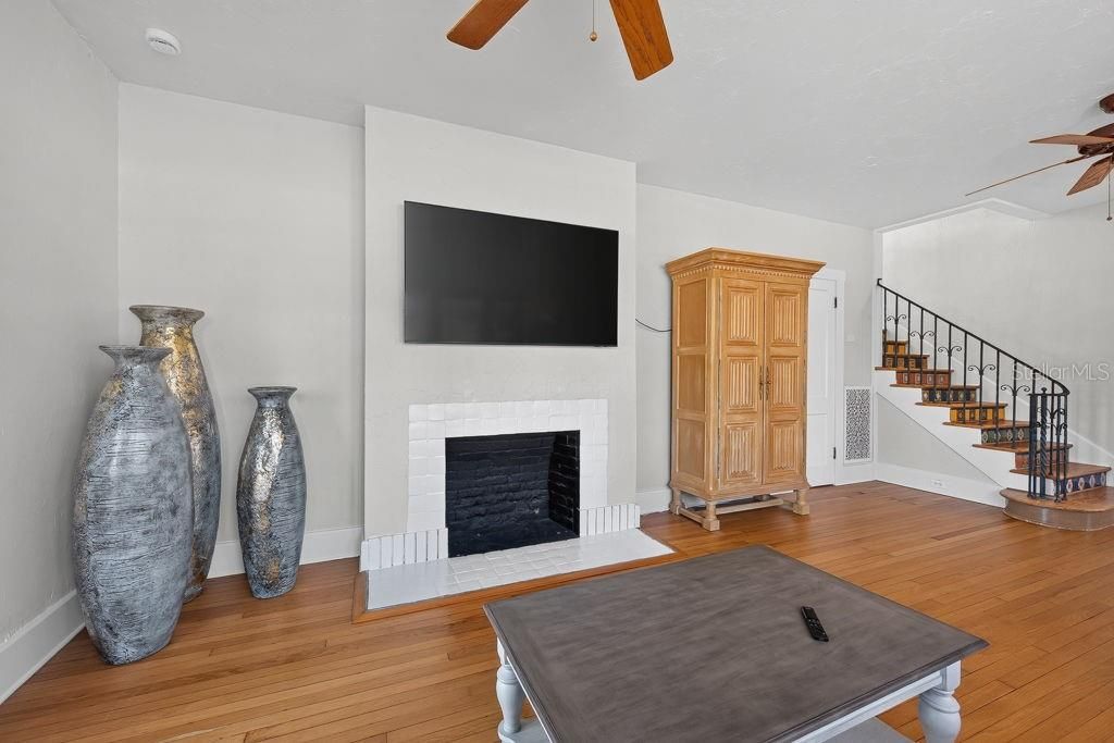 For Sale: $1,250,000 (4 beds, 3 baths, 2320 Square Feet)