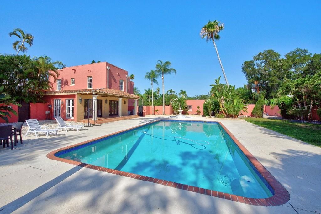 For Sale: $1,250,000 (4 beds, 3 baths, 2320 Square Feet)