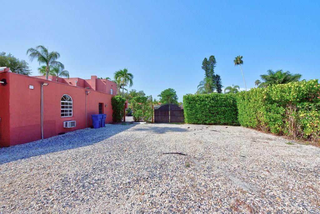 For Sale: $1,250,000 (4 beds, 3 baths, 2320 Square Feet)