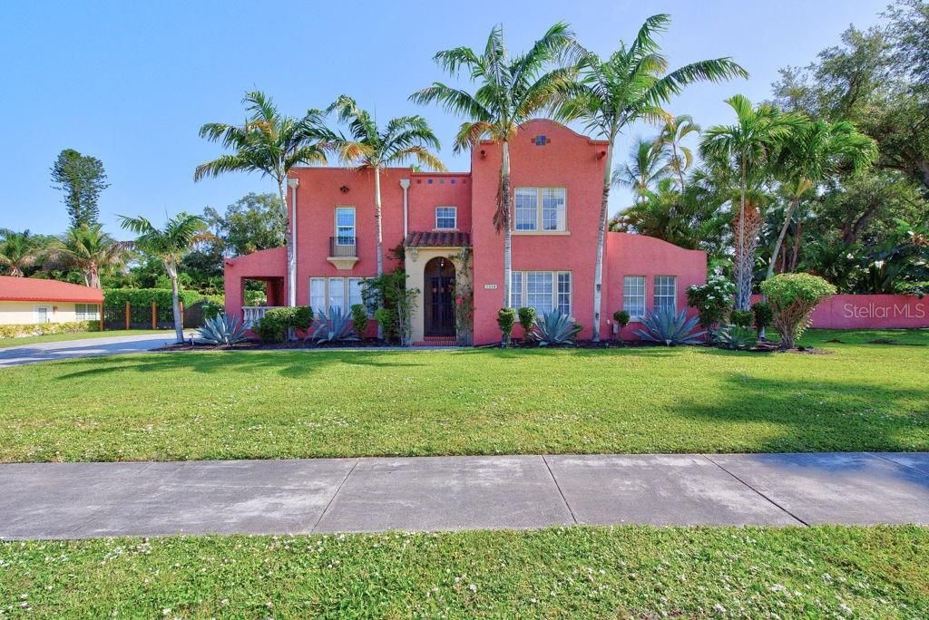 For Sale: $1,250,000 (4 beds, 3 baths, 2320 Square Feet)