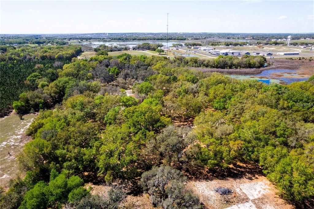 En Venta: $7,499,000 (13.73 acres)