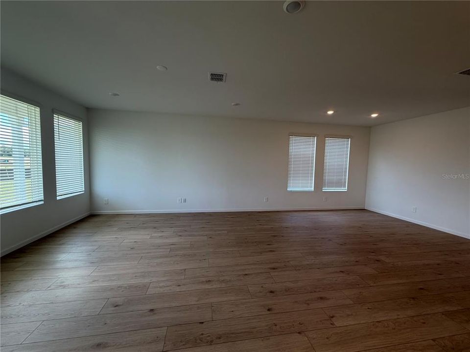 В аренду: $2,990 (5 спален, 3 ванн, 2546 Квадратных фут)