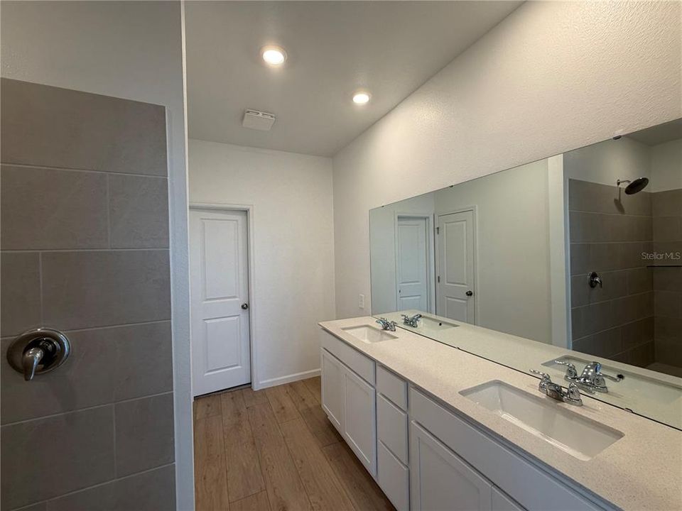 В аренду: $2,990 (5 спален, 3 ванн, 2546 Квадратных фут)