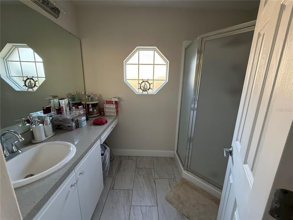 En Venta: $285,000 (3 camas, 2 baños, 1330 Pies cuadrados)
