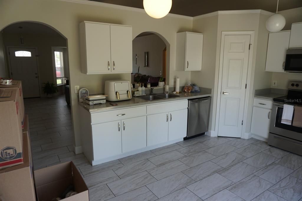 En Venta: $285,000 (3 camas, 2 baños, 1330 Pies cuadrados)