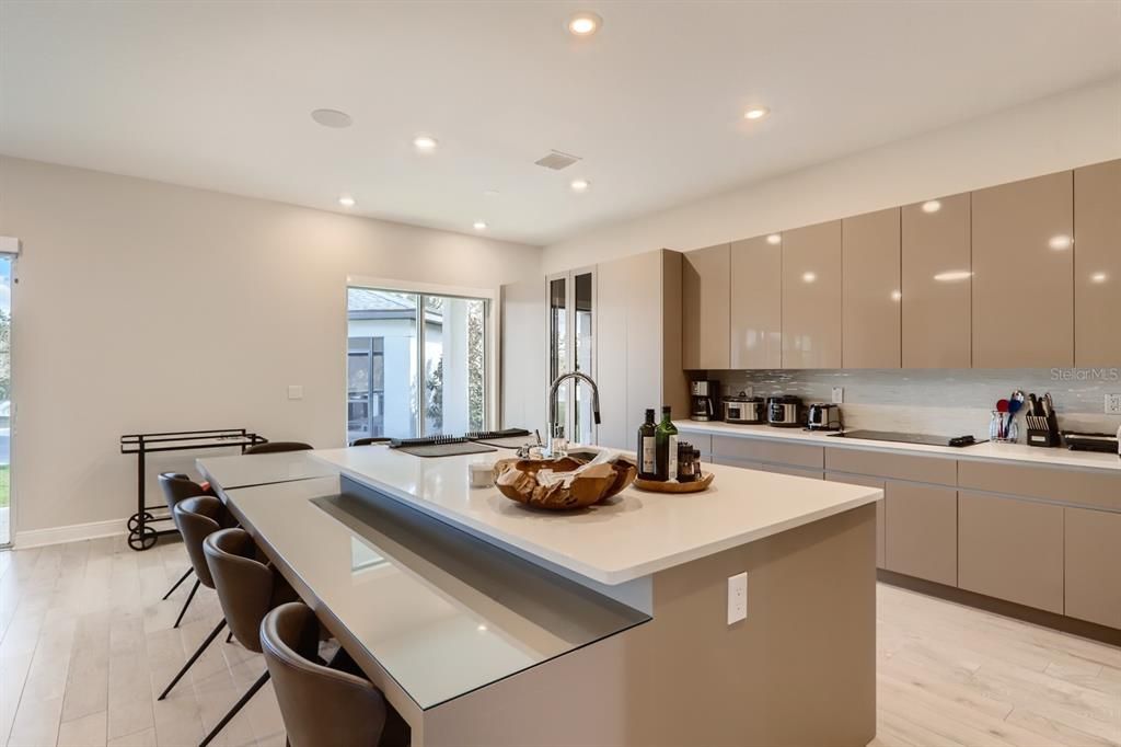En Venta: $2,200,000 (6 camas, 4 baños, 4311 Pies cuadrados)