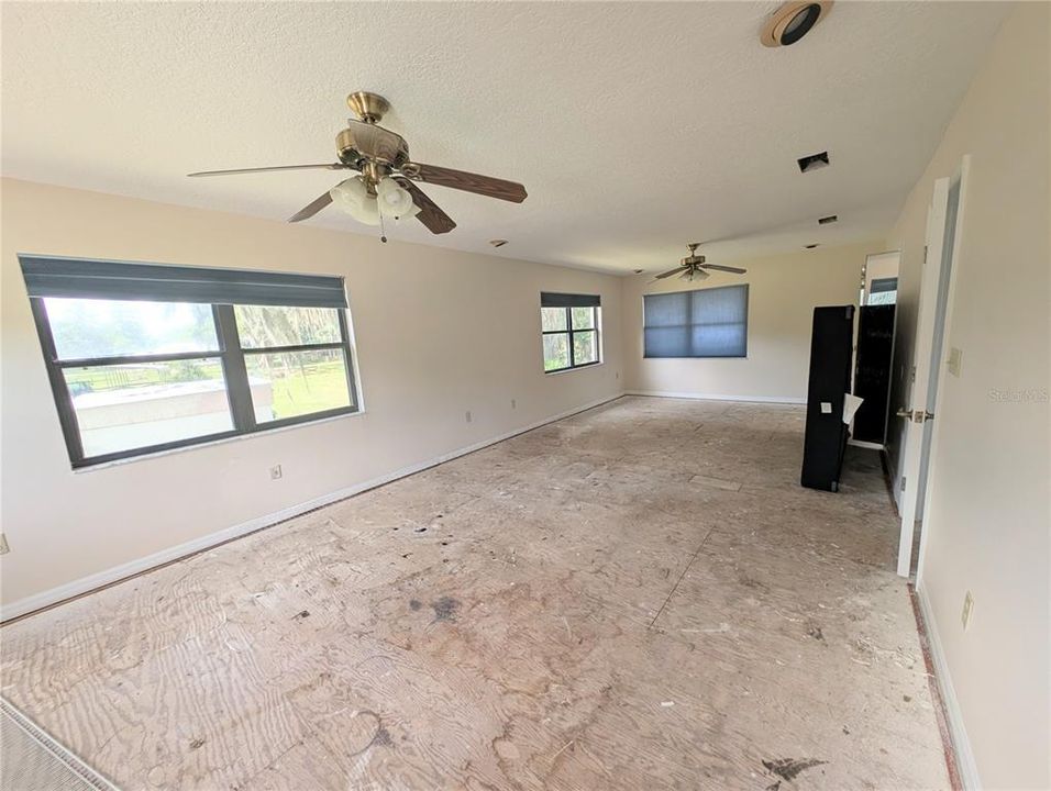 For Sale: $1,299,999 (6 beds, 4 baths, 5072 Square Feet)