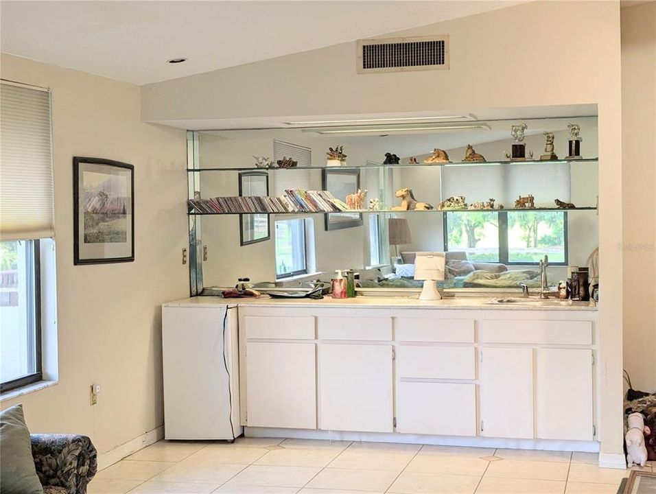 For Sale: $1,299,999 (6 beds, 4 baths, 5072 Square Feet)
