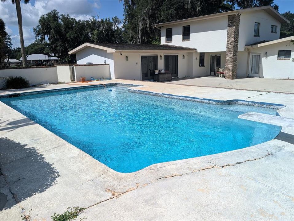 For Sale: $1,299,999 (6 beds, 4 baths, 5072 Square Feet)