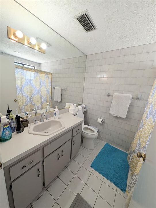 For Sale: $1,299,999 (6 beds, 4 baths, 5072 Square Feet)
