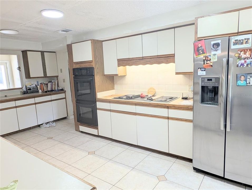 For Sale: $1,299,999 (6 beds, 4 baths, 5072 Square Feet)