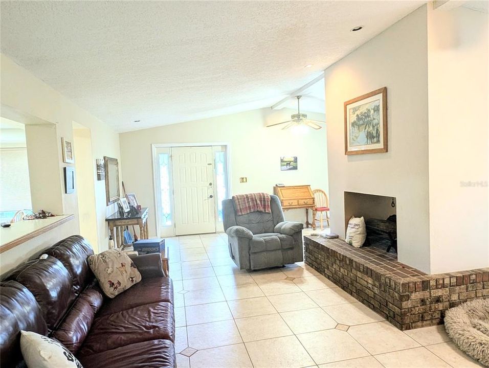 For Sale: $1,299,999 (6 beds, 4 baths, 5072 Square Feet)