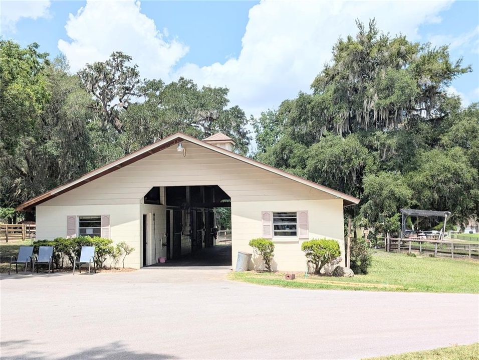 For Sale: $1,299,999 (6 beds, 4 baths, 5072 Square Feet)
