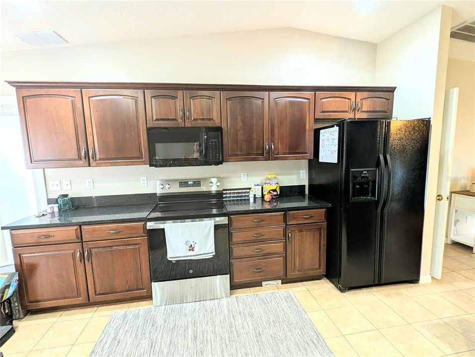 For Sale: $1,299,999 (6 beds, 4 baths, 5072 Square Feet)