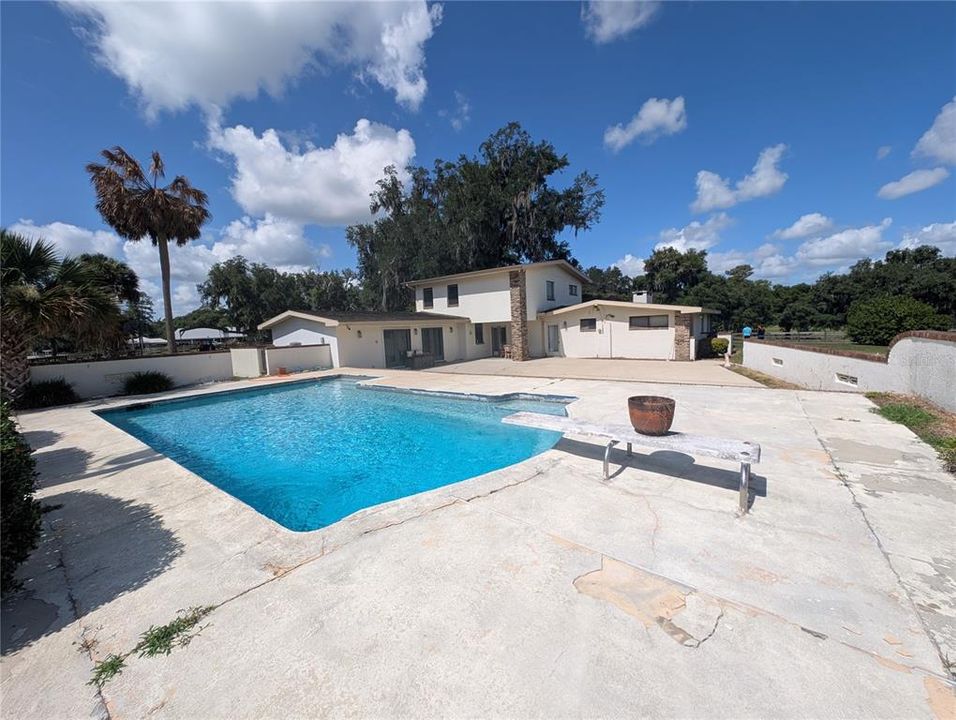 For Sale: $1,299,999 (6 beds, 4 baths, 5072 Square Feet)