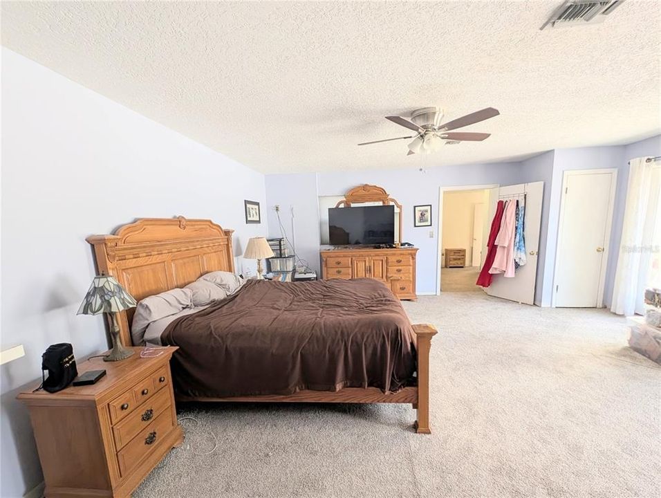 For Sale: $1,299,999 (6 beds, 4 baths, 5072 Square Feet)