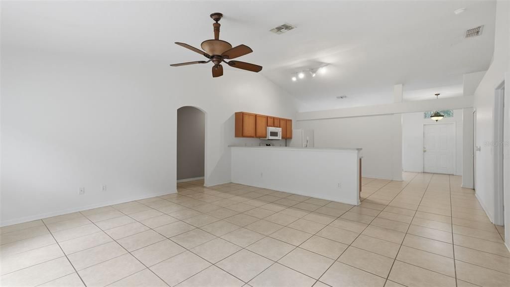 En Venta: $315,000 (4 camas, 2 baños, 2144 Pies cuadrados)