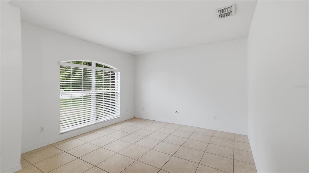 En Venta: $315,000 (4 camas, 2 baños, 2144 Pies cuadrados)