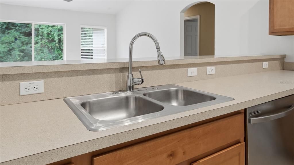 En Venta: $315,000 (4 camas, 2 baños, 2144 Pies cuadrados)