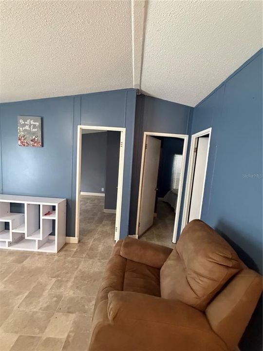 For Sale: $220,000 (3 beds, 2 baths, 960 Square Feet)