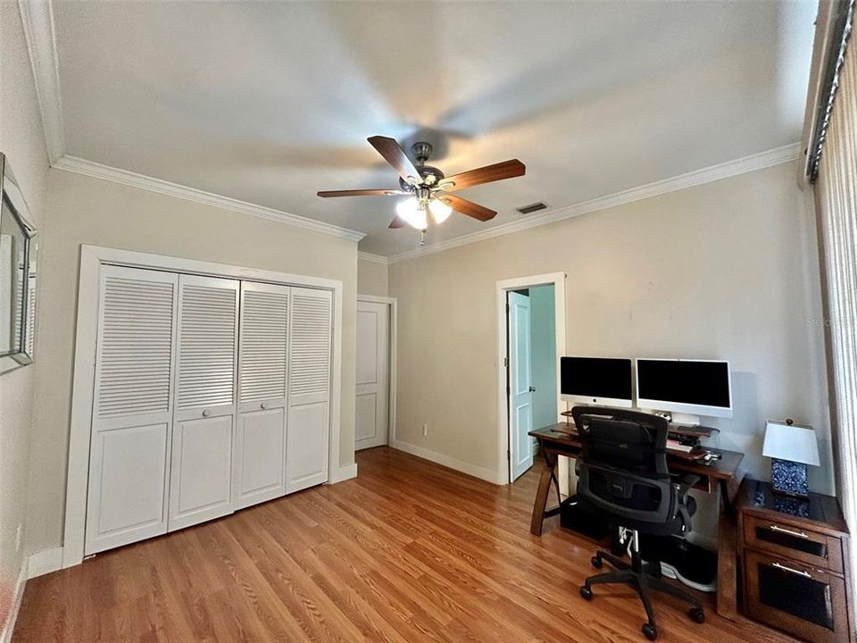Activo con contrato: $579,000 (4 camas, 2 baños, 2218 Pies cuadrados)