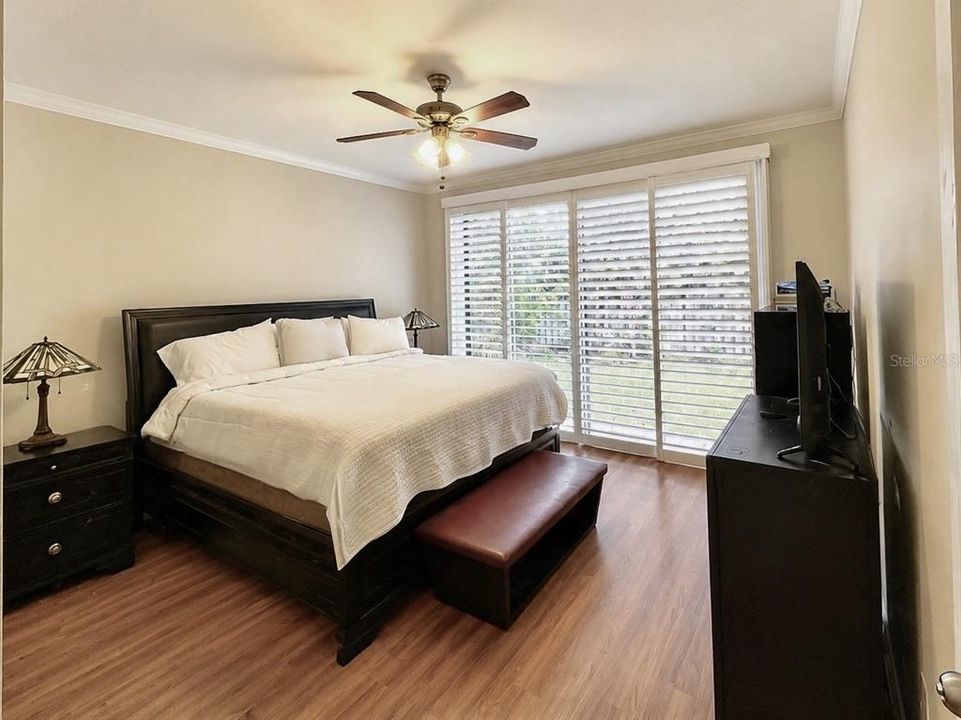 Activo con contrato: $579,000 (4 camas, 2 baños, 2218 Pies cuadrados)