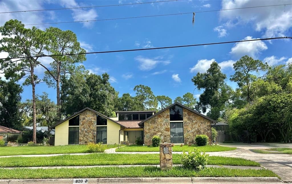 Activo con contrato: $579,000 (4 camas, 2 baños, 2218 Pies cuadrados)