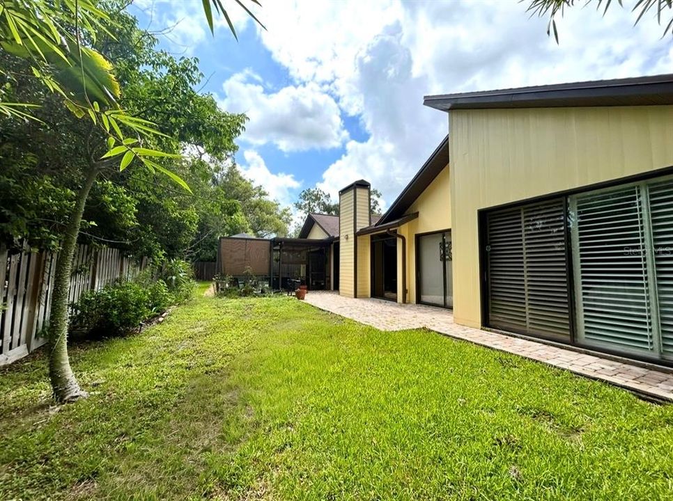 Activo con contrato: $579,000 (4 camas, 2 baños, 2218 Pies cuadrados)