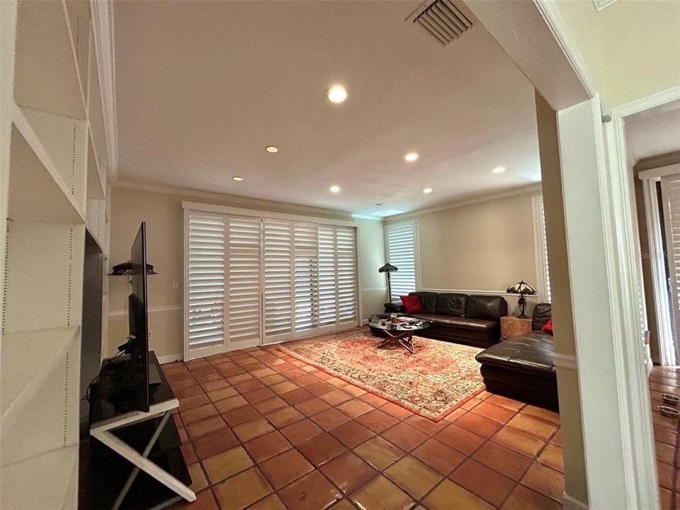 Activo con contrato: $579,000 (4 camas, 2 baños, 2218 Pies cuadrados)