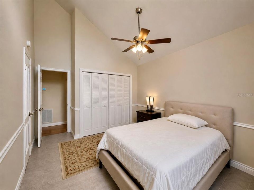 Activo con contrato: $579,000 (4 camas, 2 baños, 2218 Pies cuadrados)