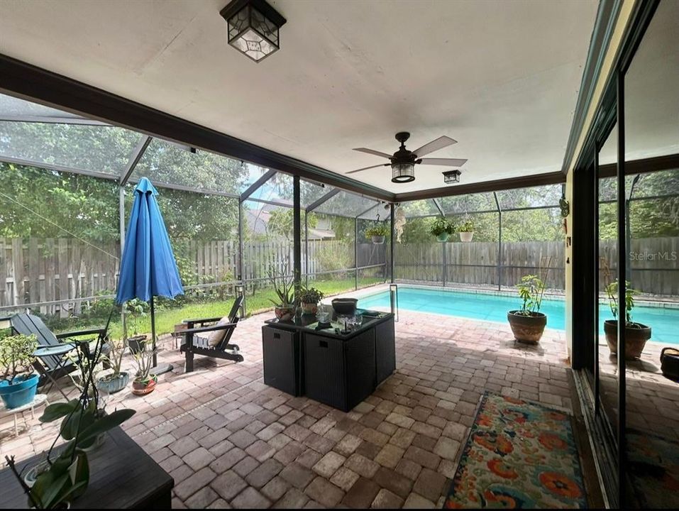Activo con contrato: $579,000 (4 camas, 2 baños, 2218 Pies cuadrados)