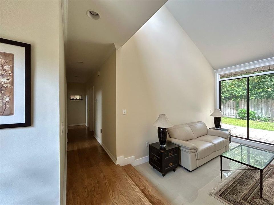 Activo con contrato: $579,000 (4 camas, 2 baños, 2218 Pies cuadrados)
